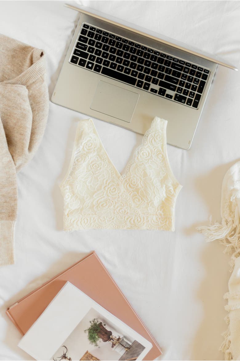 Hug Lace-Back Sports Bra, Alternate, color, Vanilla Ice