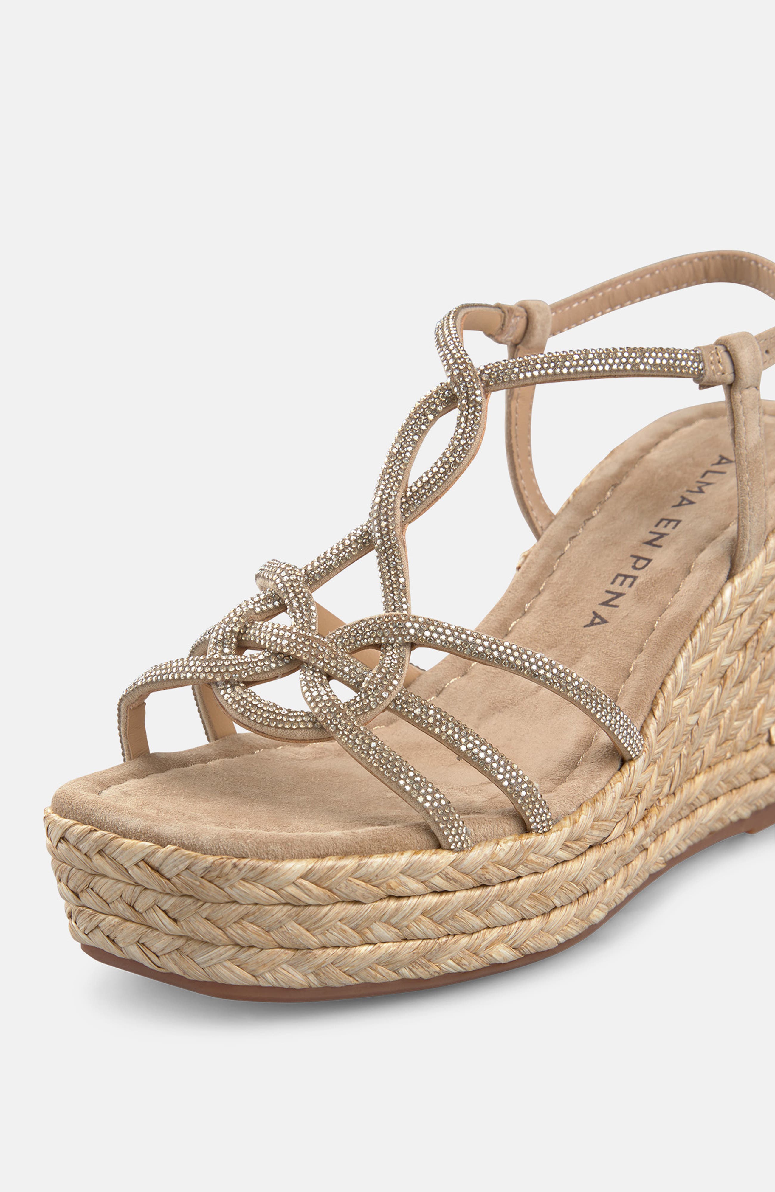 Wedge Interlaced Strips, Alternate, color, Beige