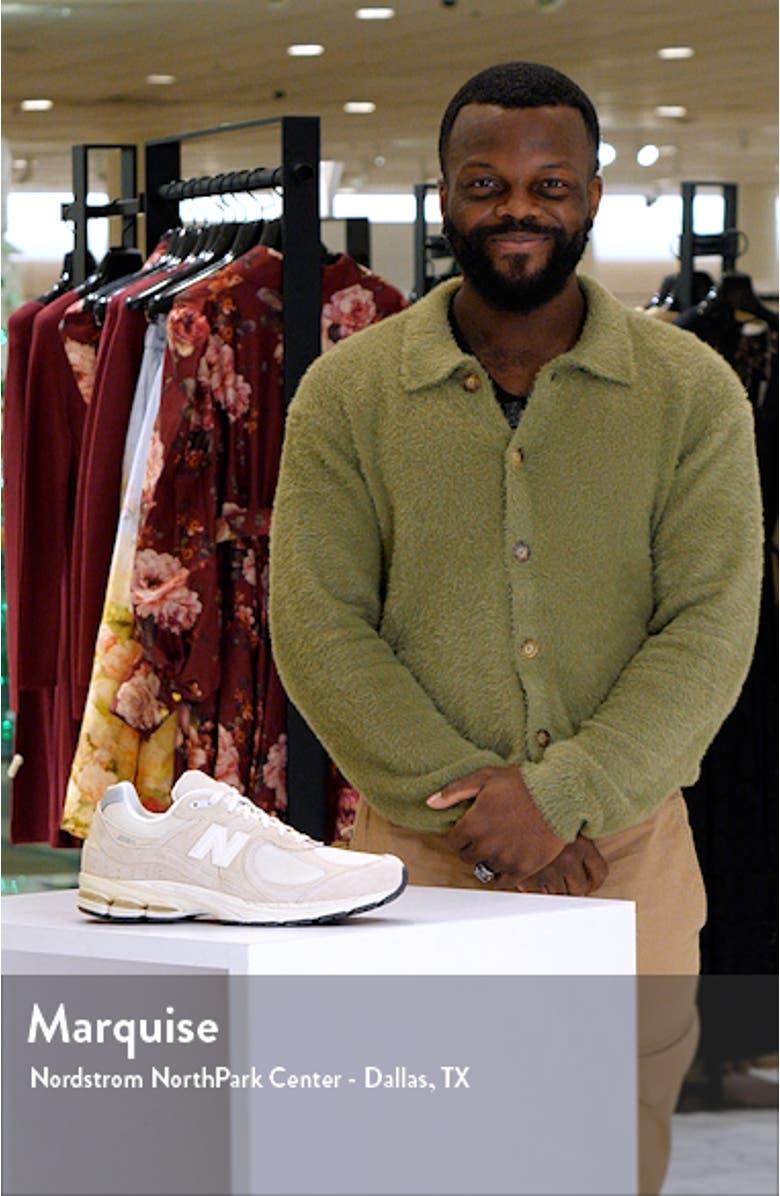 2002R Sneaker