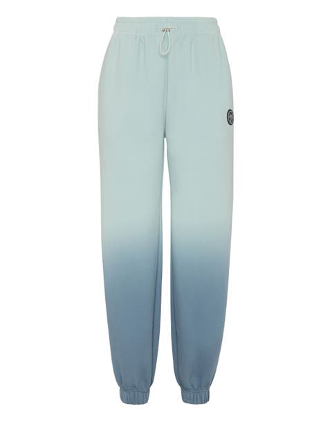 Oversize Jogging Pants Degrade Women