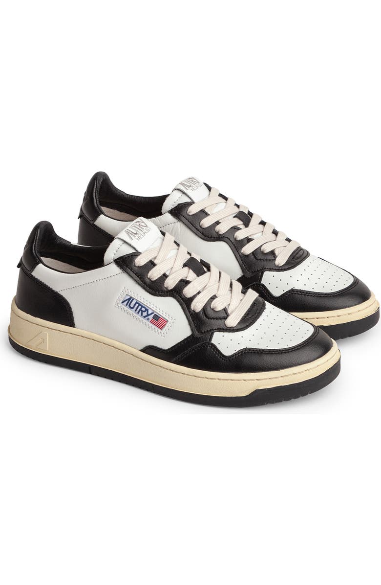 AUTRY Medalist Low Sneaker, Main, color, White/Blck
