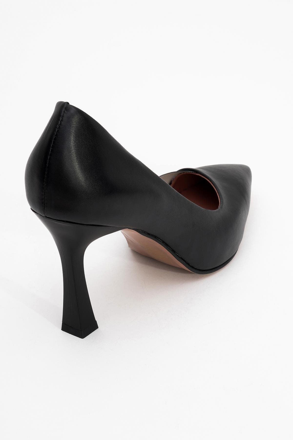 Prologue Shoes Ursula Pointed Toe Pump, Alternate, color, Black