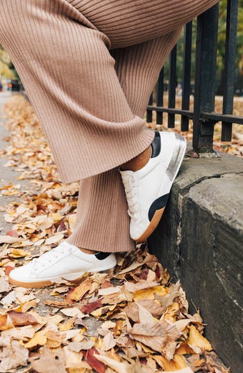 Zina Sneaker