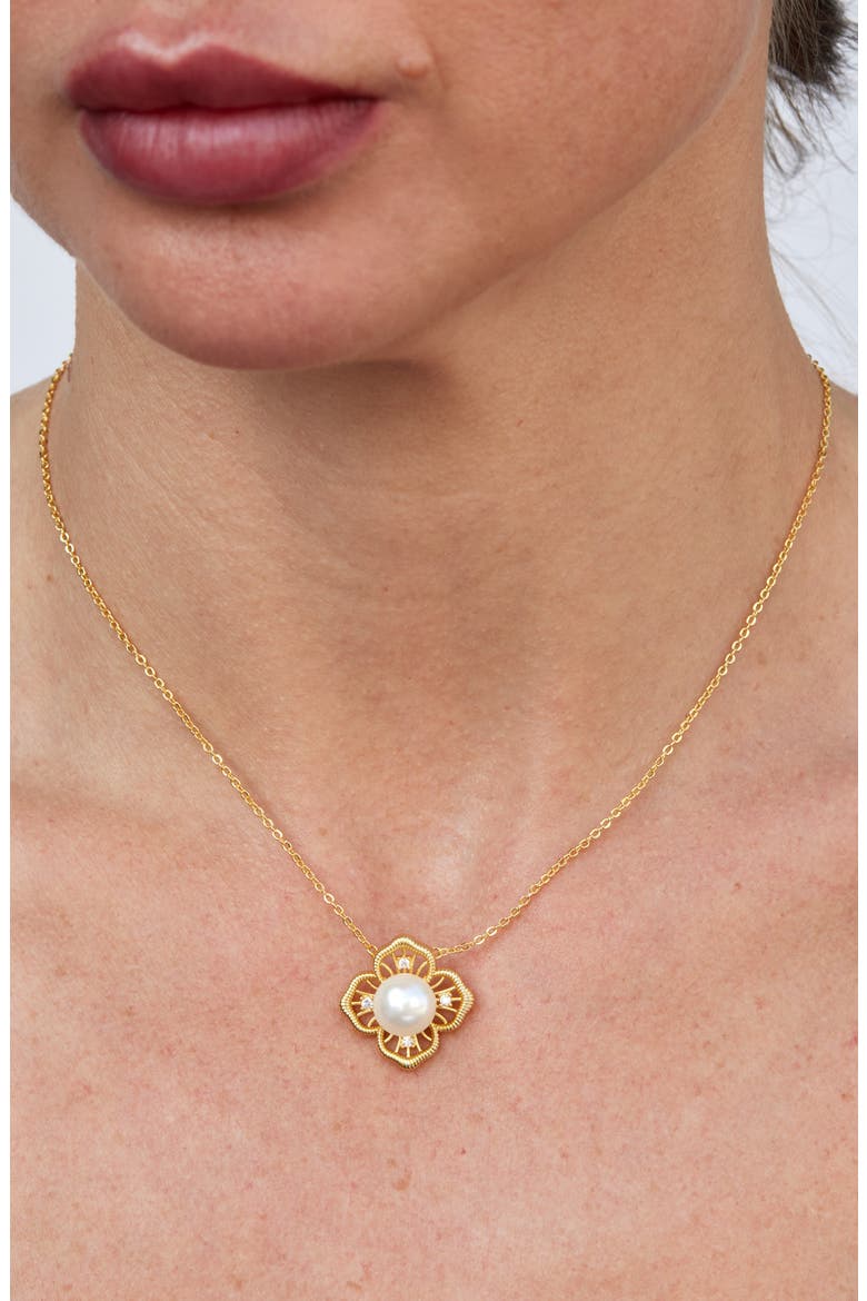Clover Simulated Pearl Pendant Necklace, Alternate, color, YELLOW