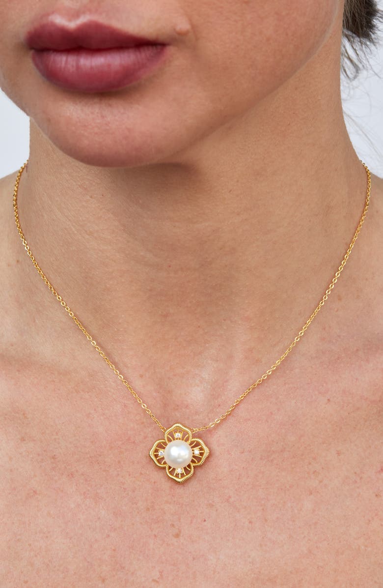 SAVVY CIE JEWELS Clover Simulated Pearl Pendant Necklace, Alternate, color, Yellow