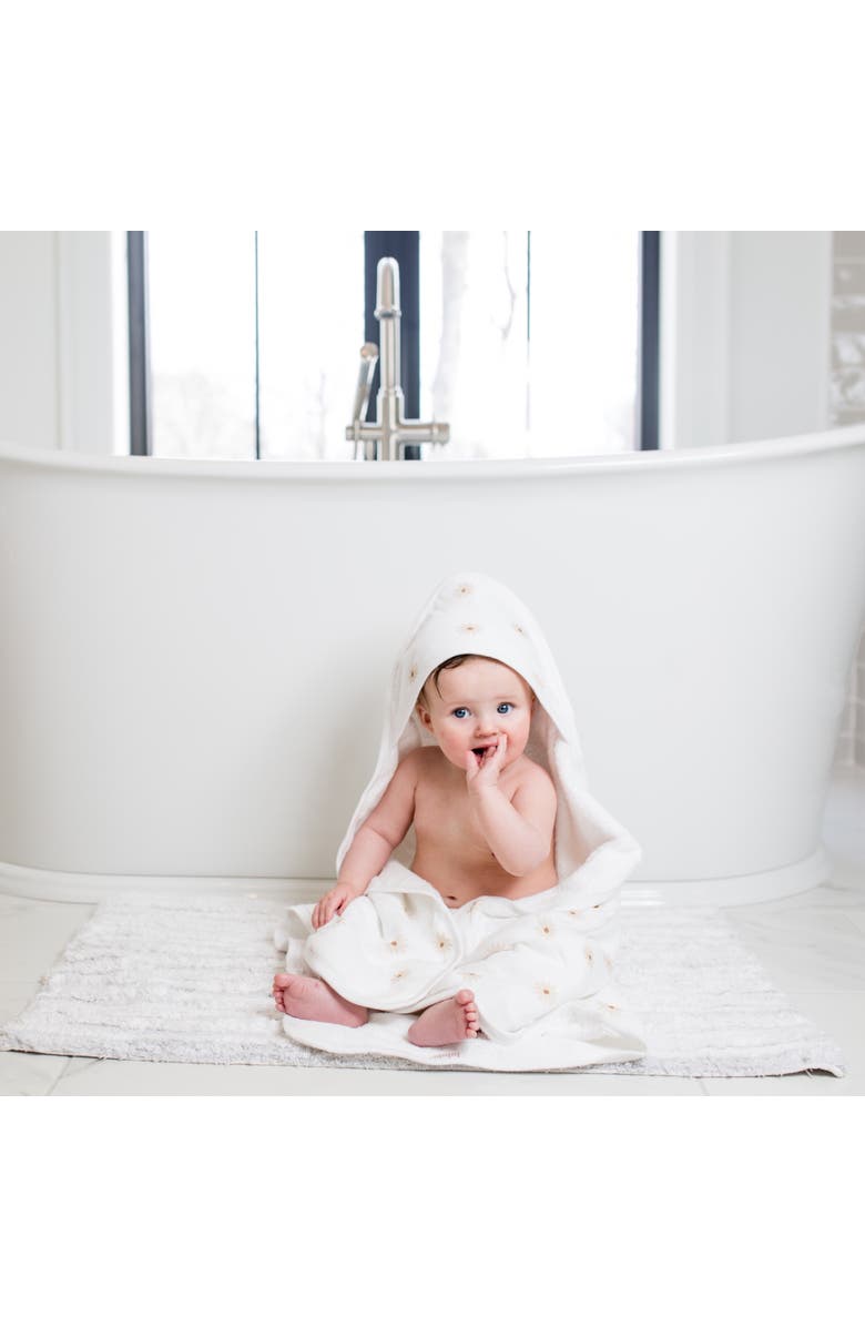 Lulujo Hooded Towel, Alternate, color, Daisies