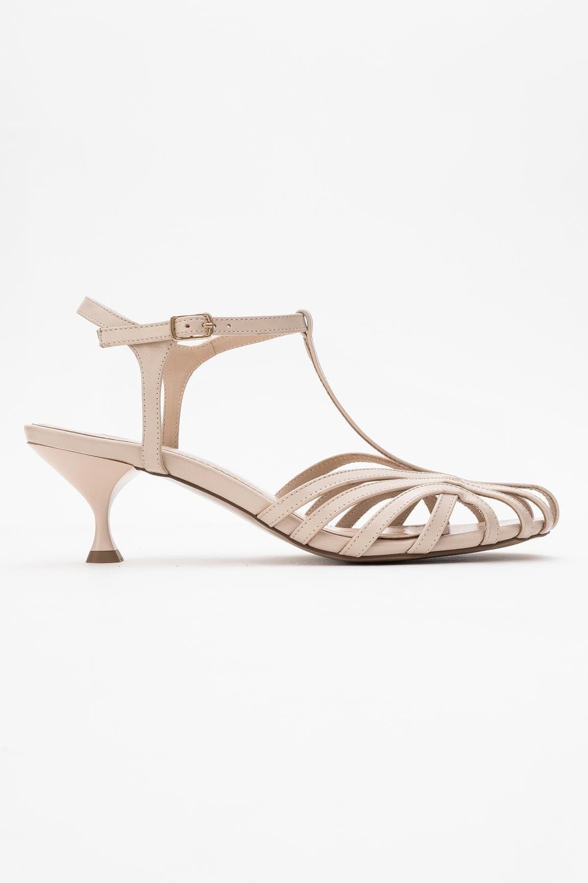 Prologue Shoes Felip Strappy Sandal, Alternate, color, Off White