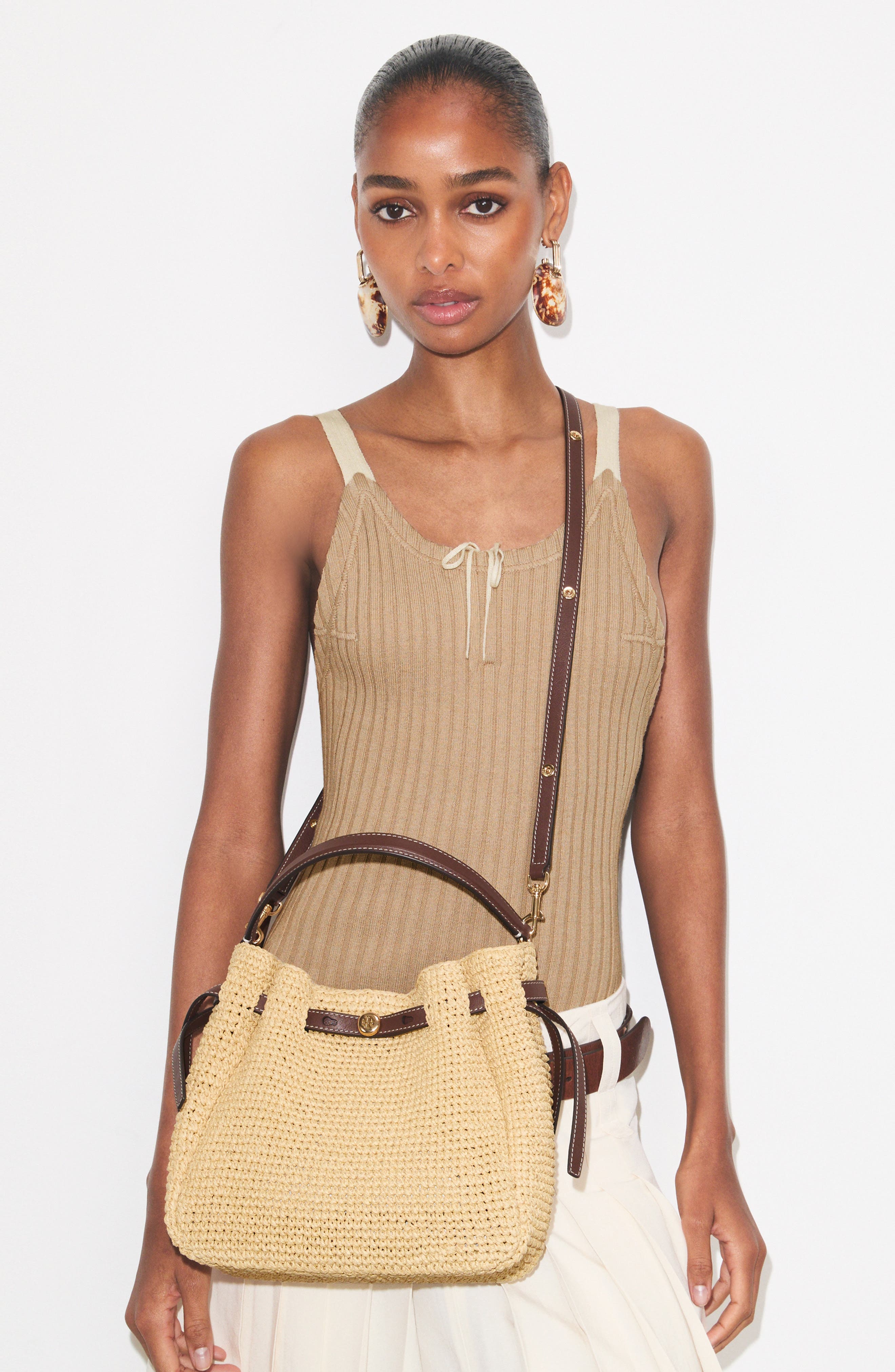 Tory Burch Romy Straw Bucket Bag, Alternate, color, Natural