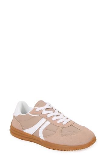 Berness Curve Stripe Sneaker In Neutral