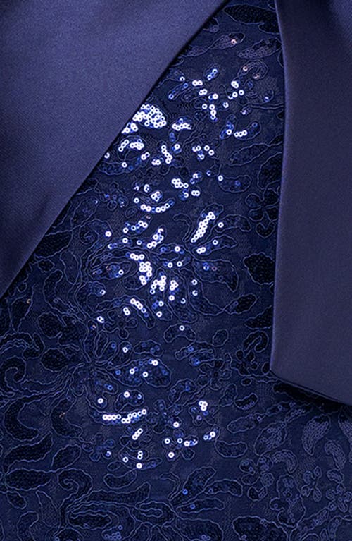 BETSY & ADAM BETSY & ADAM SEQUIN SLEEVELESS GOWN 