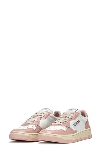 Autry Medalist Low Top Sneaker In Pink