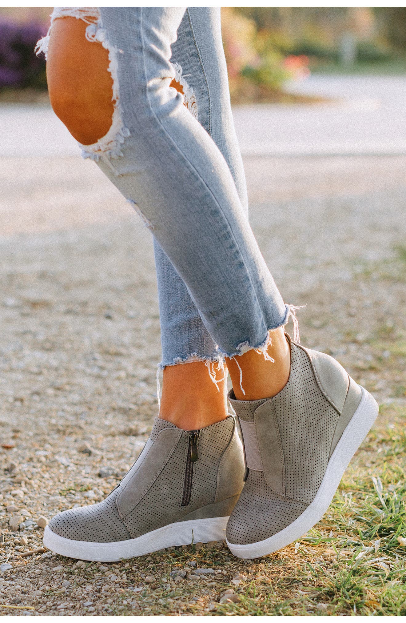 Journee Collection JOURNEE Clara Wedge Sneaker, Alternate, color, Black