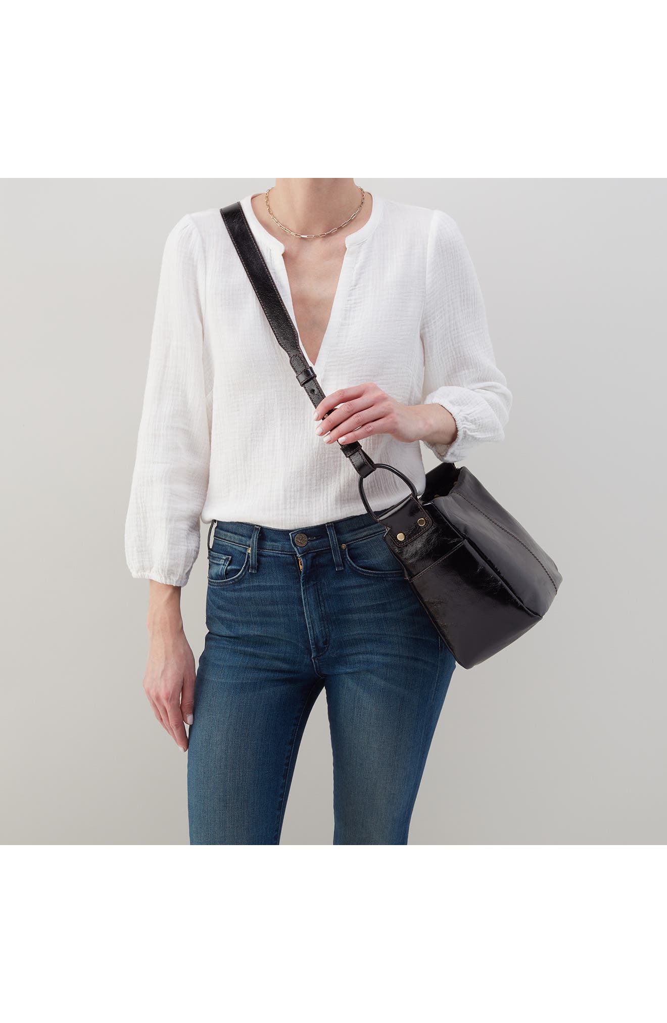 HOBO Sheila Leather Crossbody Bag, Alternate, color, Black