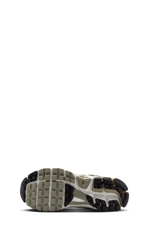 Nike Zoom Vomero 5 Sneaker In Cargo Khaki/light Army