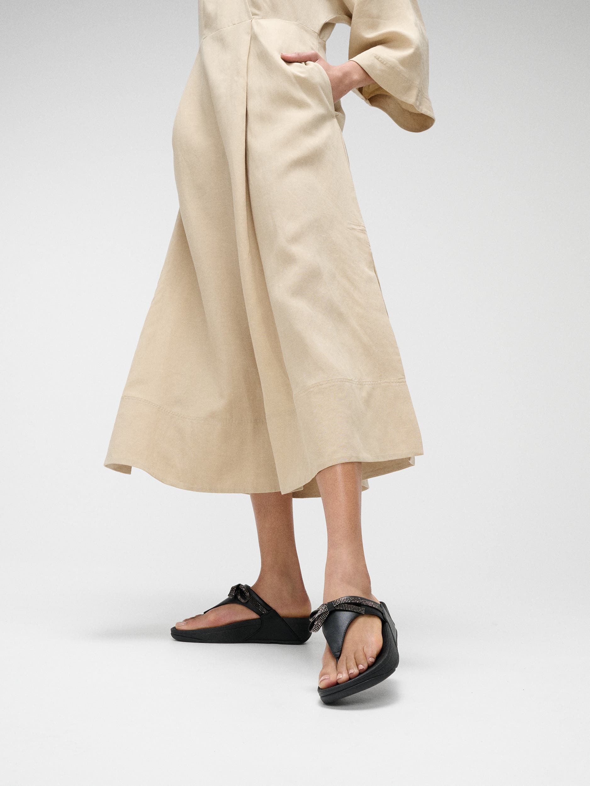 FitFlop Lulu Glitz Bow Leather Toe Post Sandals, Alternate, color, All Black