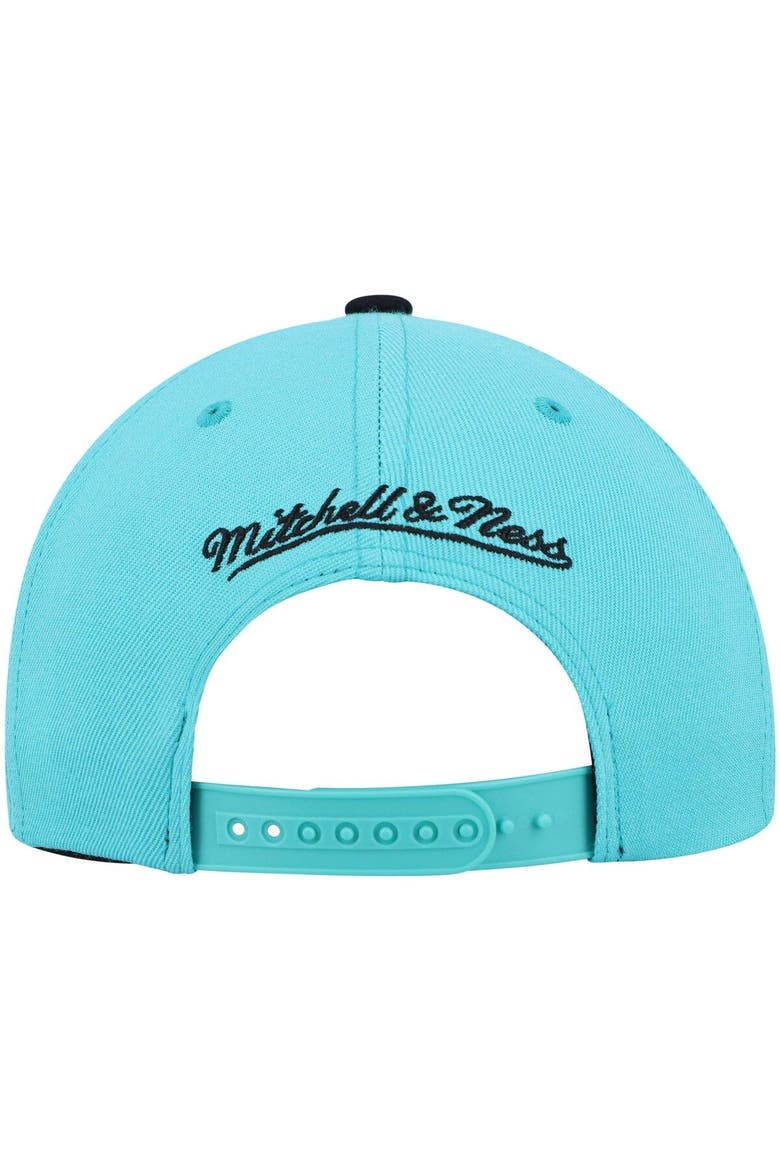 Men's Mitchell & Ness Turquoise/Black Vancouver Grizzlies Hardwood Classics Team Two-Tone 2.0 Snapback Hat, Alternate, color, Turquoise