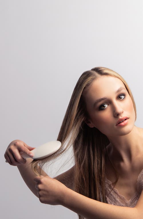 The Hair Edit Smooth & Polish Detangling Brush In Transparent