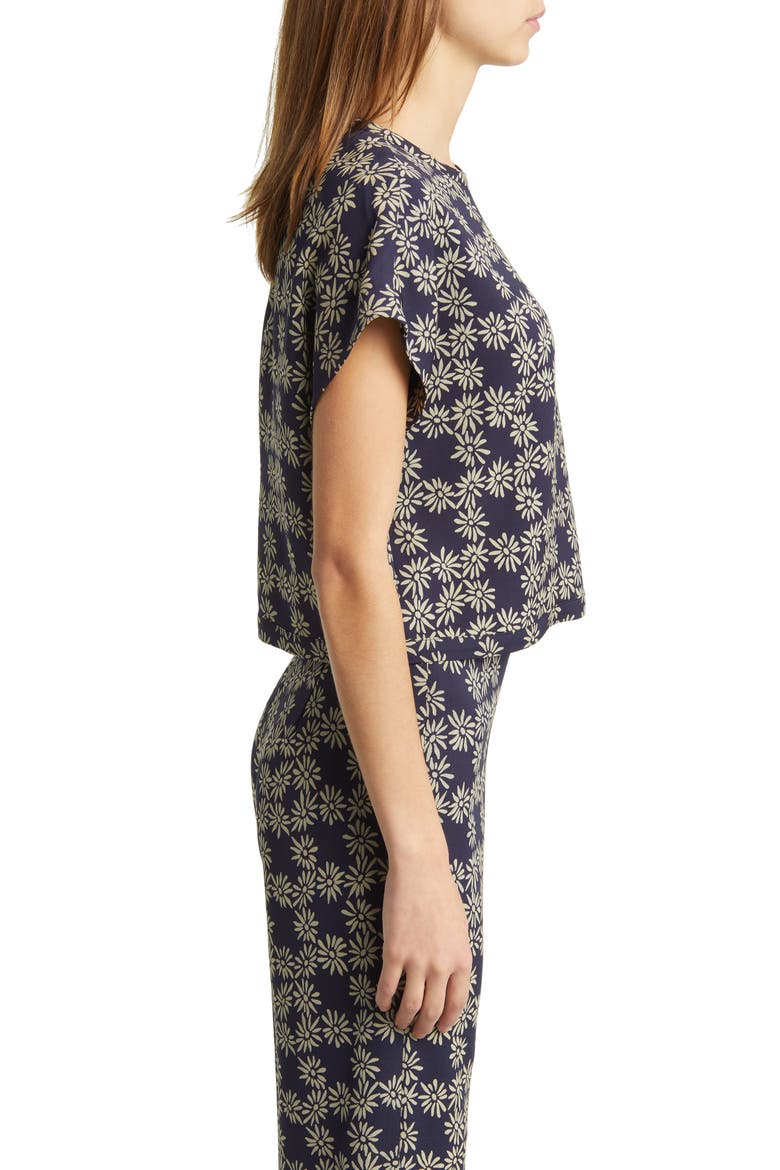 The Wander Floral Top, Alternate, color, NAVY SCATTERED DAISY