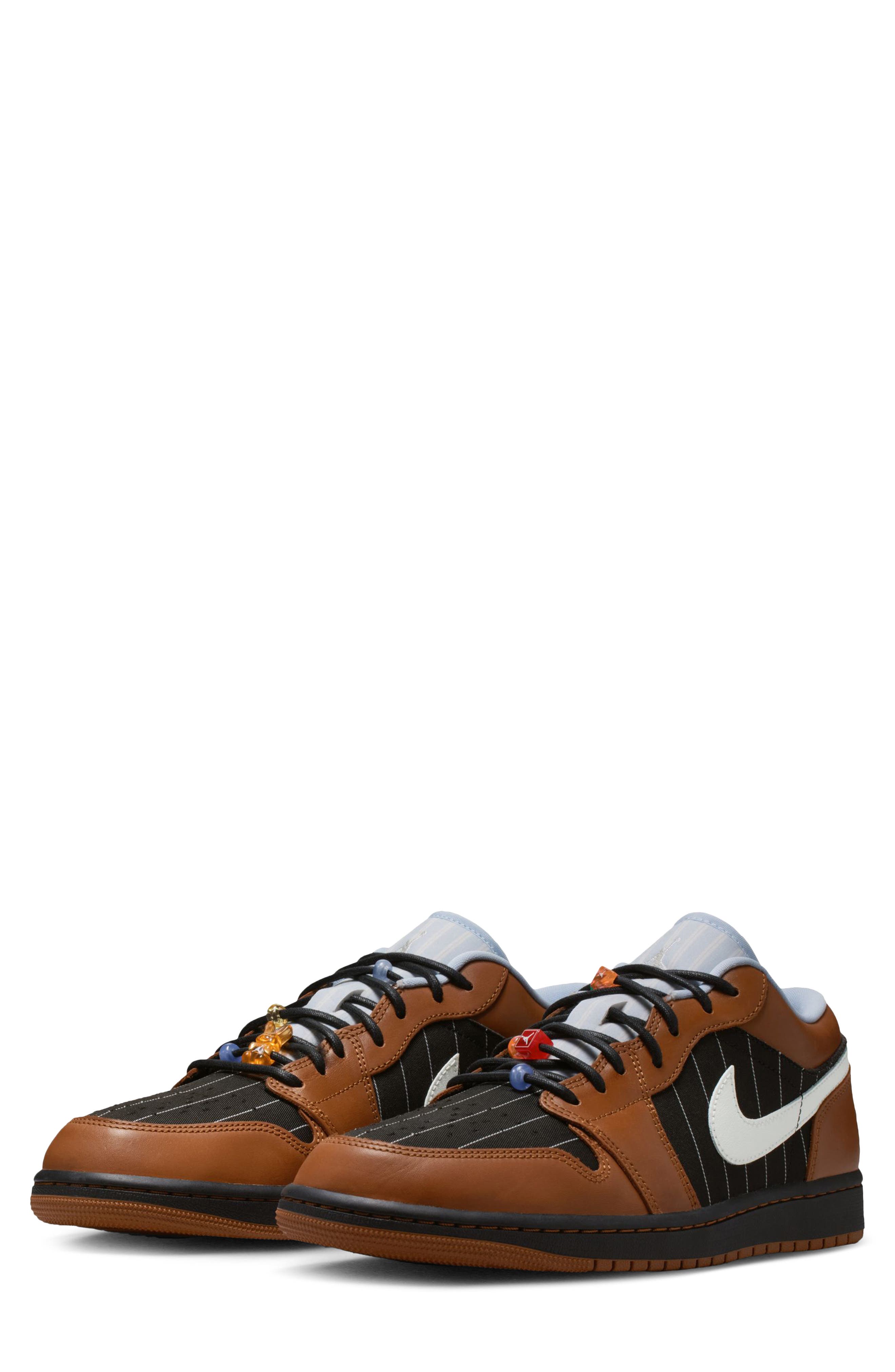 Air Jordan 1 Low SE Basketball Sneaker BLACK/ LIGHT BRITISH TAN