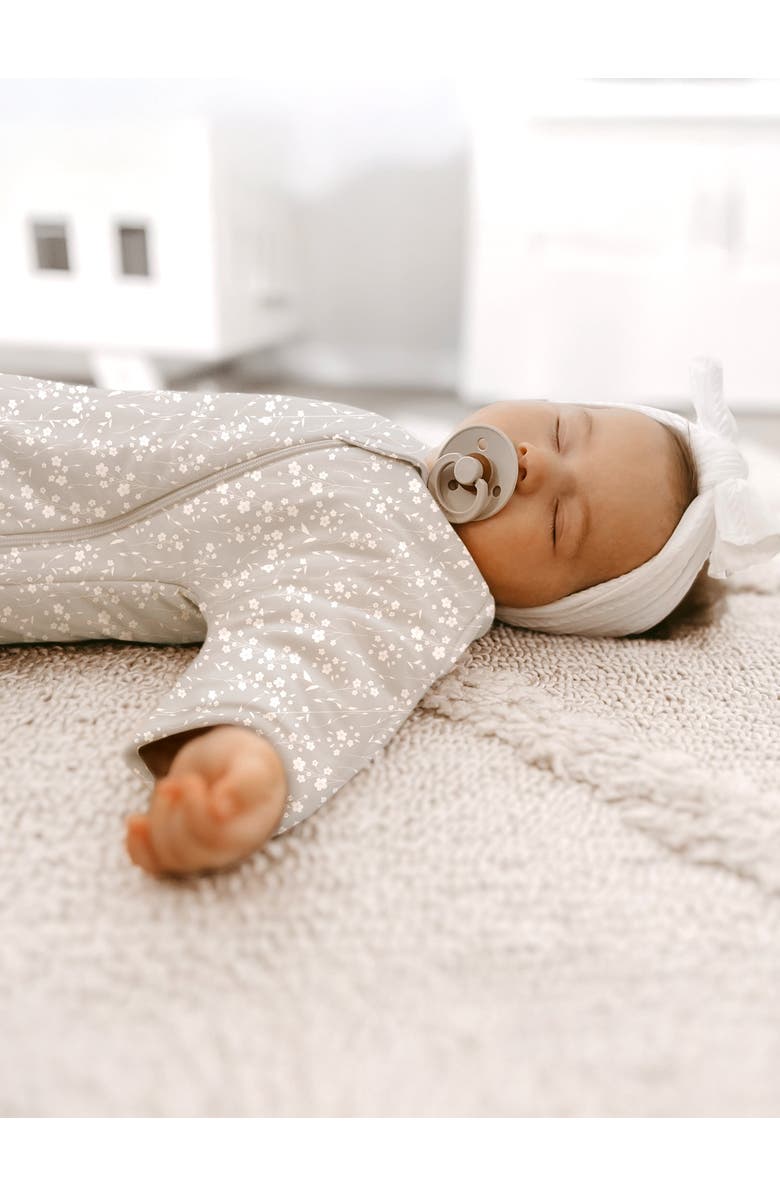 gunamuna Long Sleeve Transitional Swaddle Sleep Bag, 0.5 TOG - Baby, Alternate, color, Magnolia