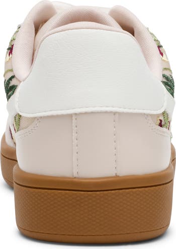 Voyage Sneaker