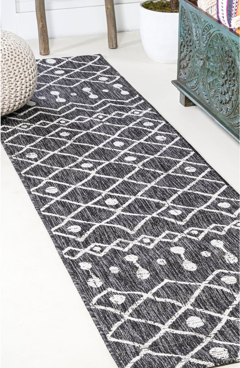 JONATHAN Y Nokat Bohemian Indoor/Outdoor Area Rug, Alternate, color, Black/Ivory