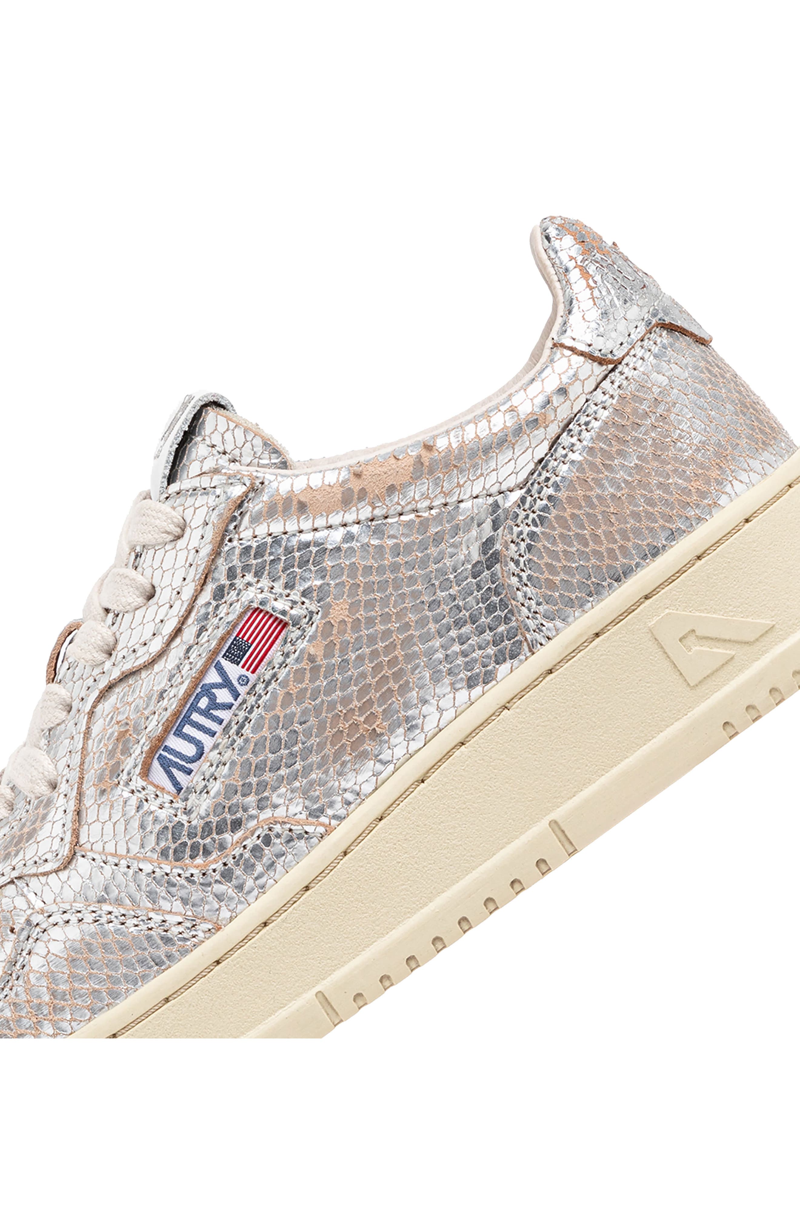 AUTRY Medalist Low Sneaker, Alternate, color, Metal/Snake Silver