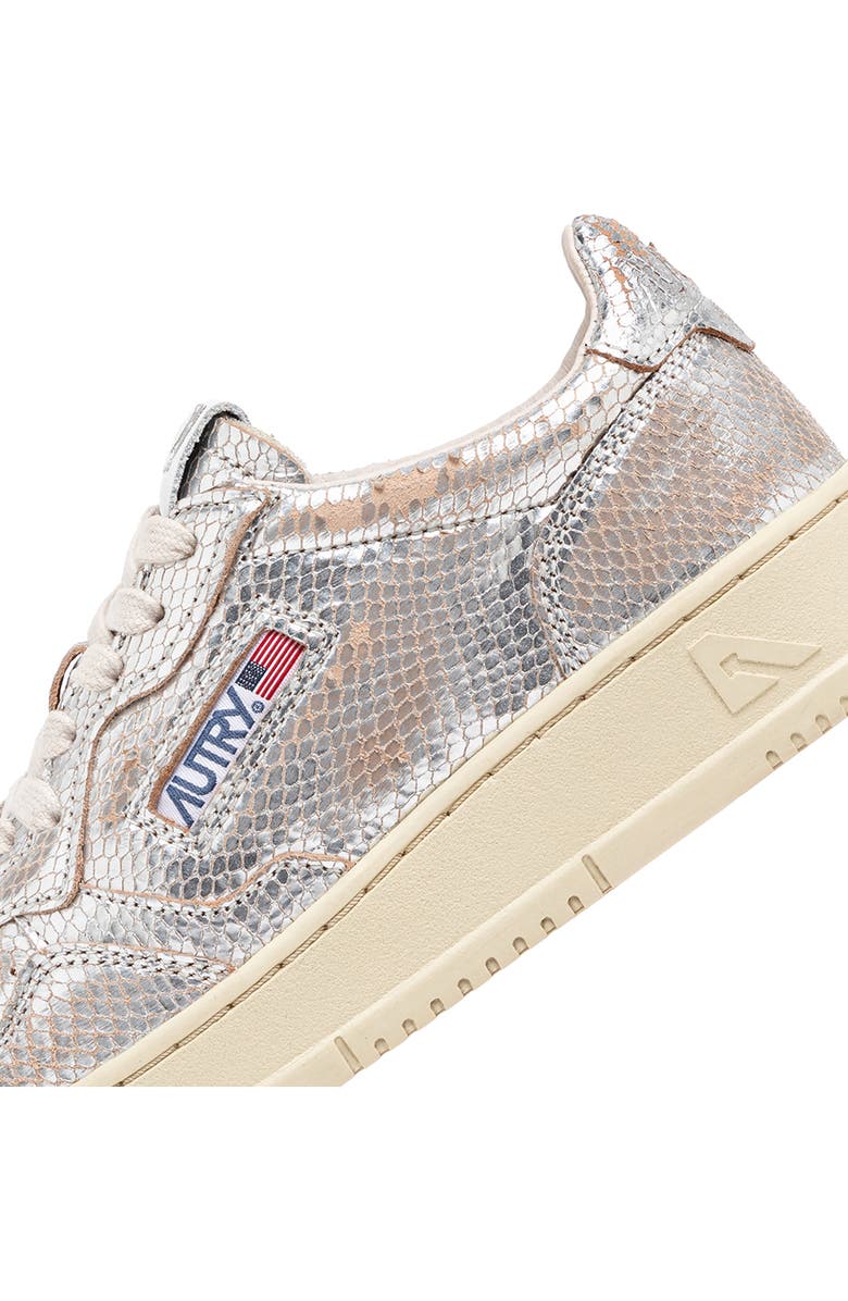 AUTRY Medalist Low Sneaker, Alternate, color, Metal/Snake Silver