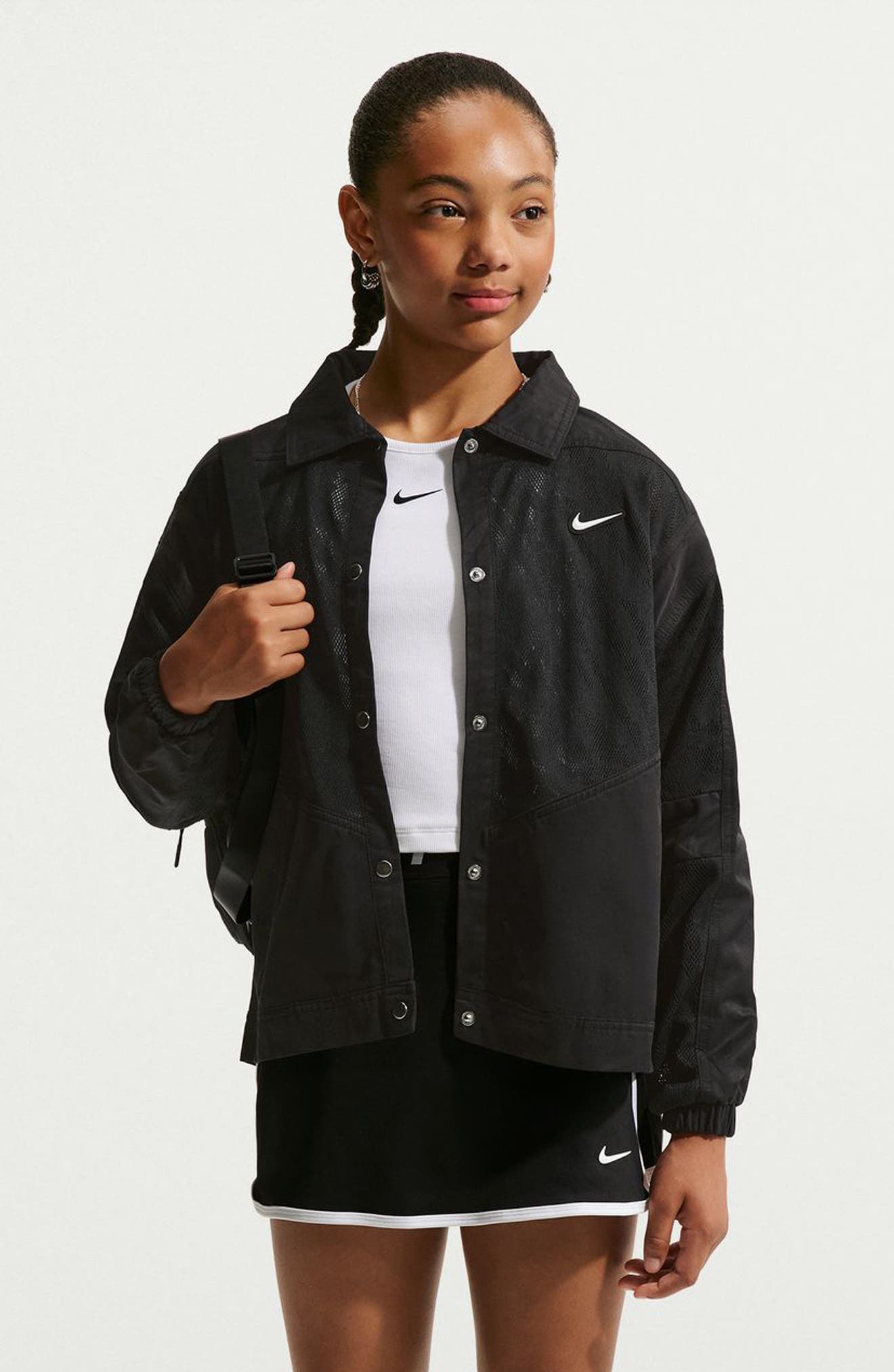 selected 010 BLACK/WHITE