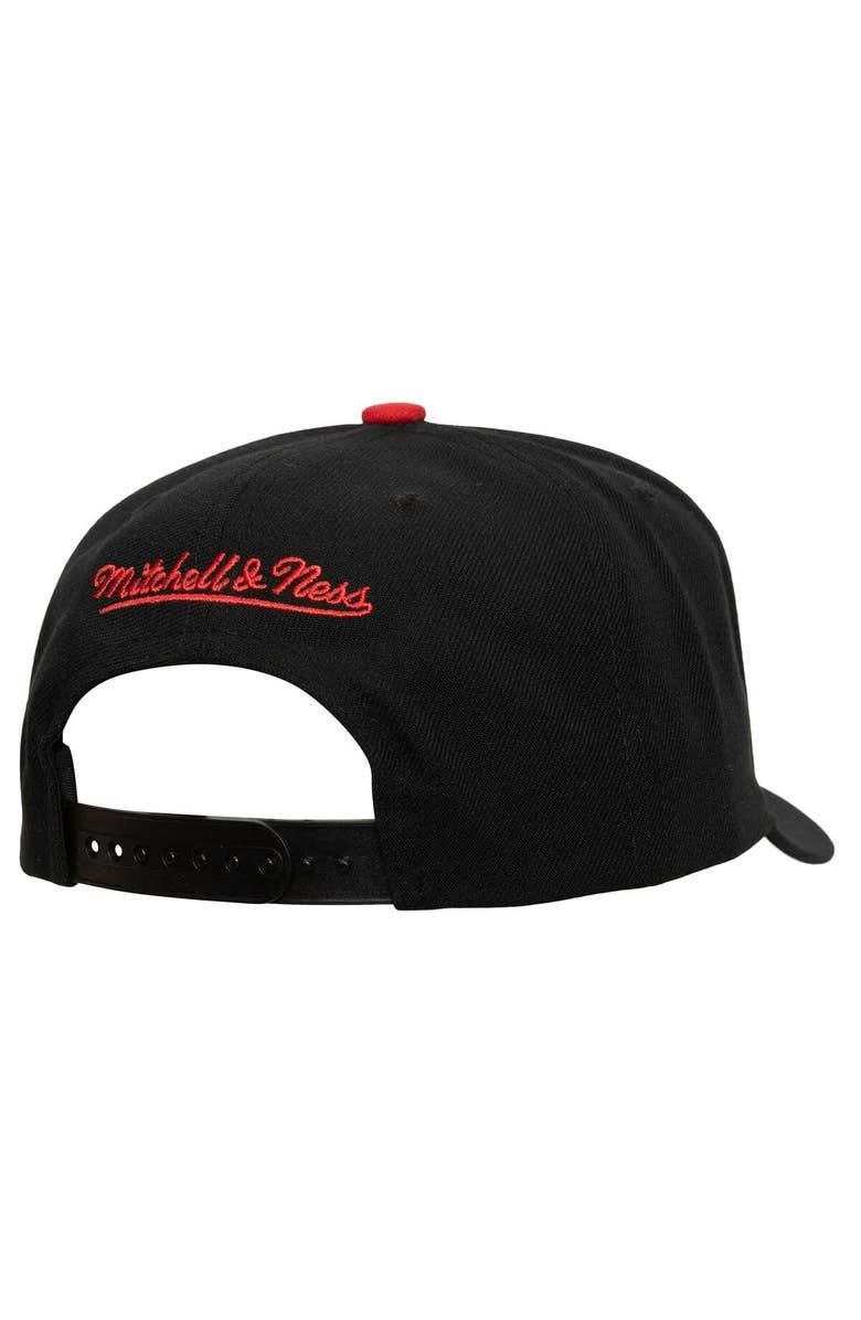 Mitchell & Ness Men's Mitchell & Ness Black Chicago Bulls Core Pro Pinch Adjustable Hat, Alternate, color, Black