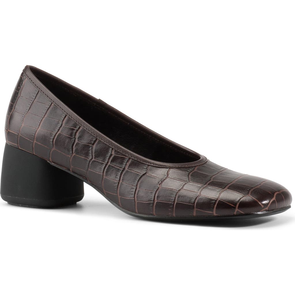 Vagabond Shoemakers Livia Croc Embossed Pump In Brown