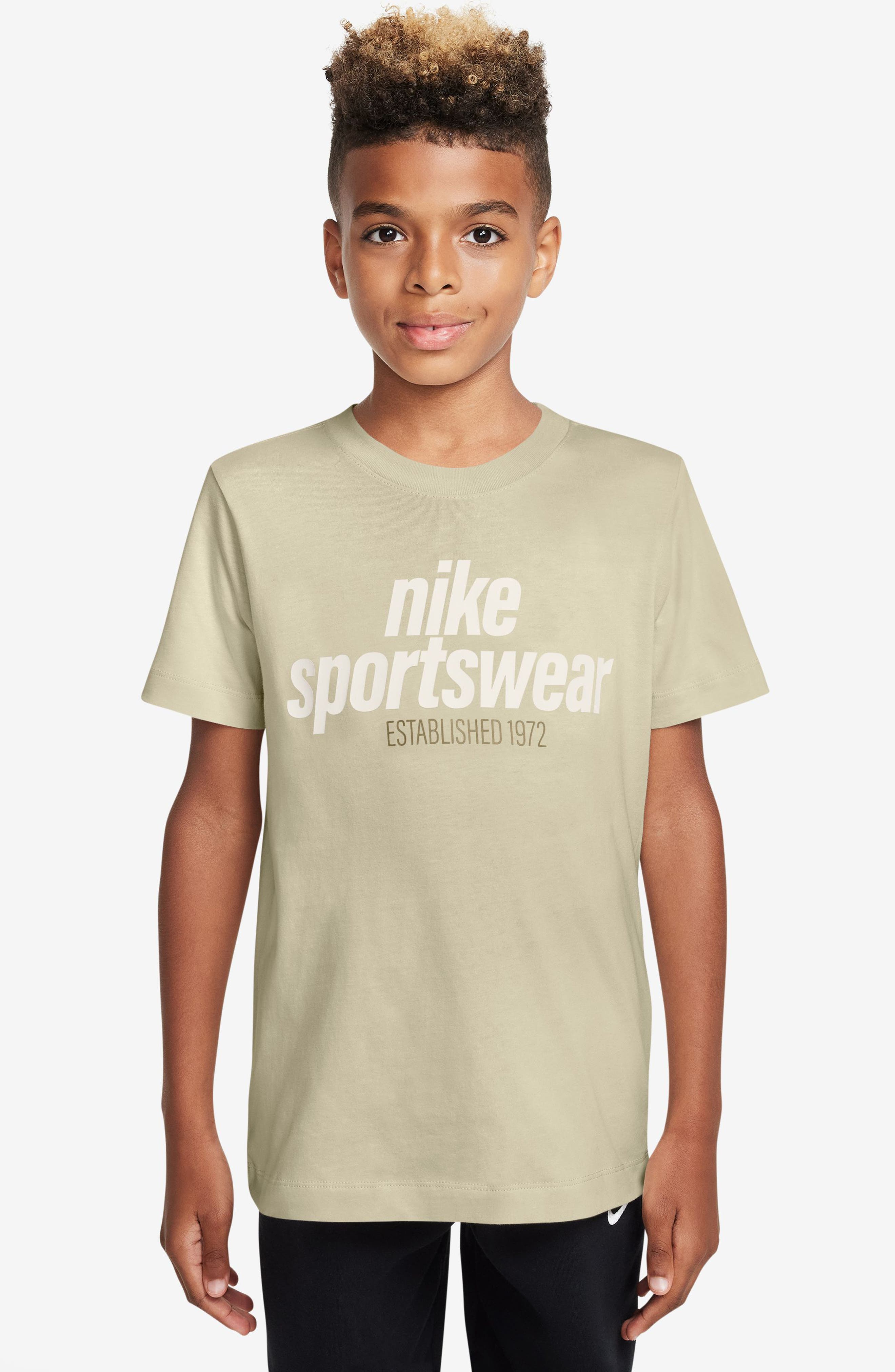 Nike Kids' Sportswear Club Graphic T-Shirt
