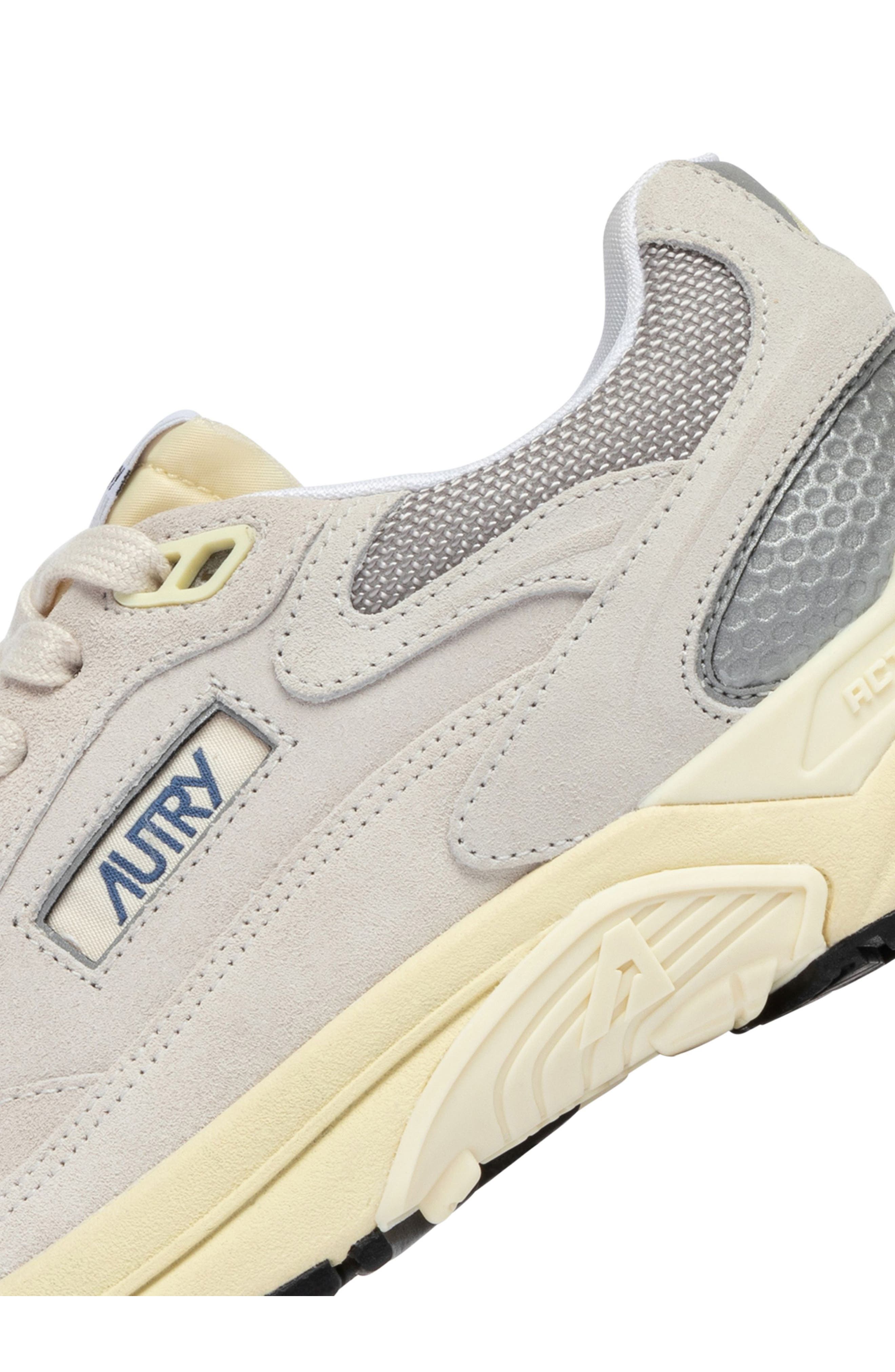 AUTRY Hyperway Low Sneaker, Alternate, color, White/ Silver