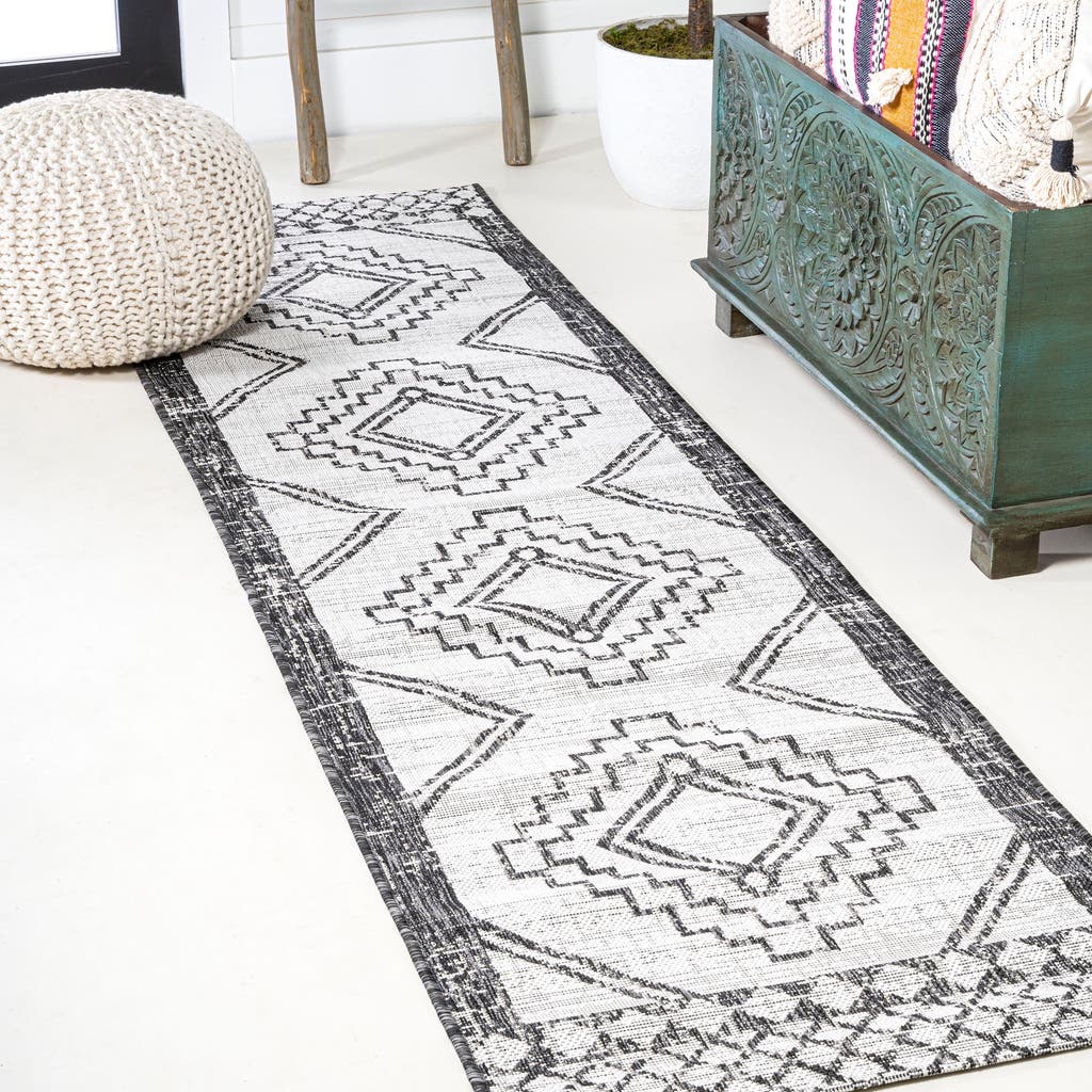 Jonathan Y Marokko Diamond Medallion Indoor/outdoor Area Rug In Ivory/black