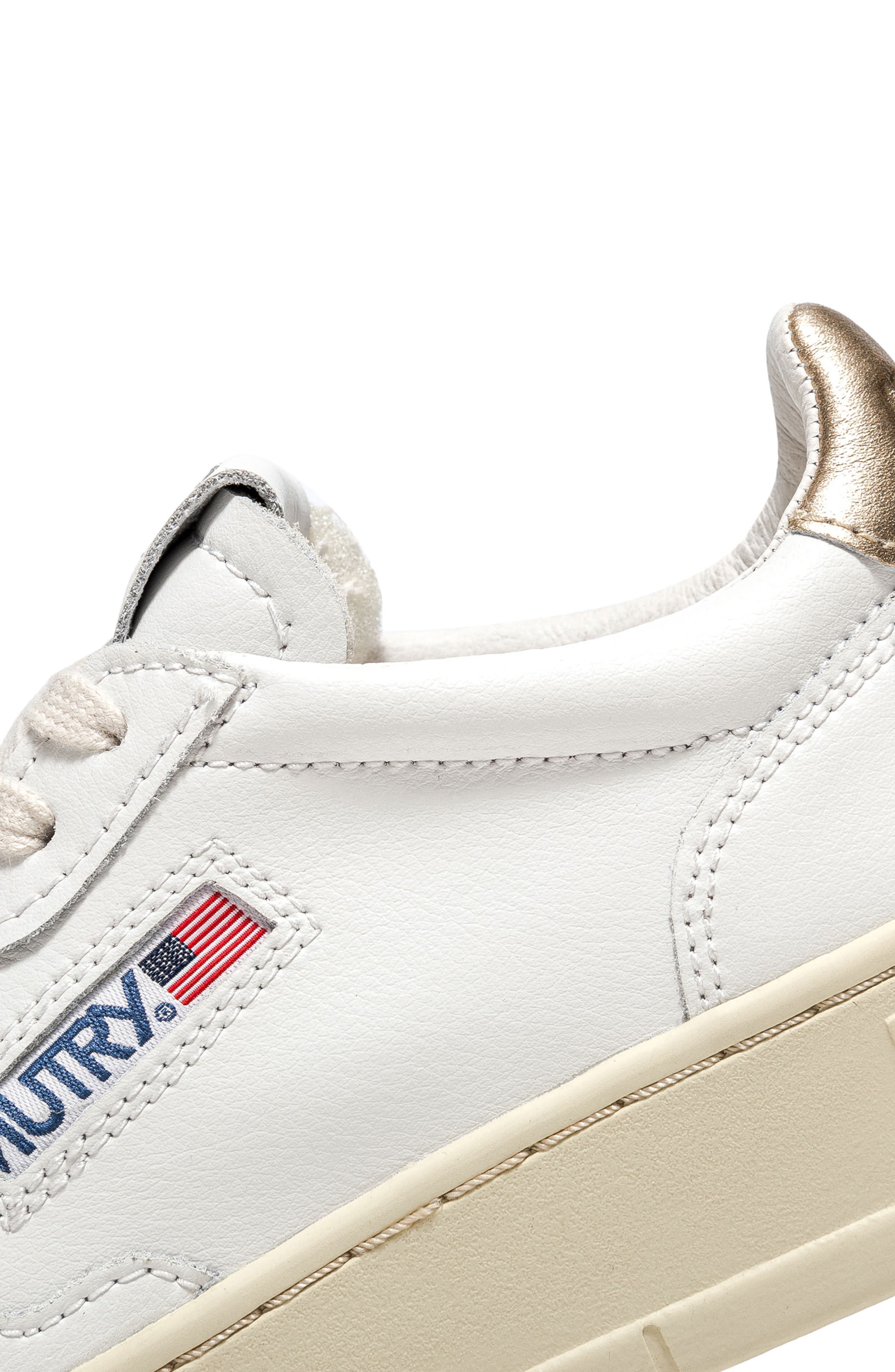 AUTRY Medalist Low Top Sneaker, Alternate, color, Leather/Leather White/Gold