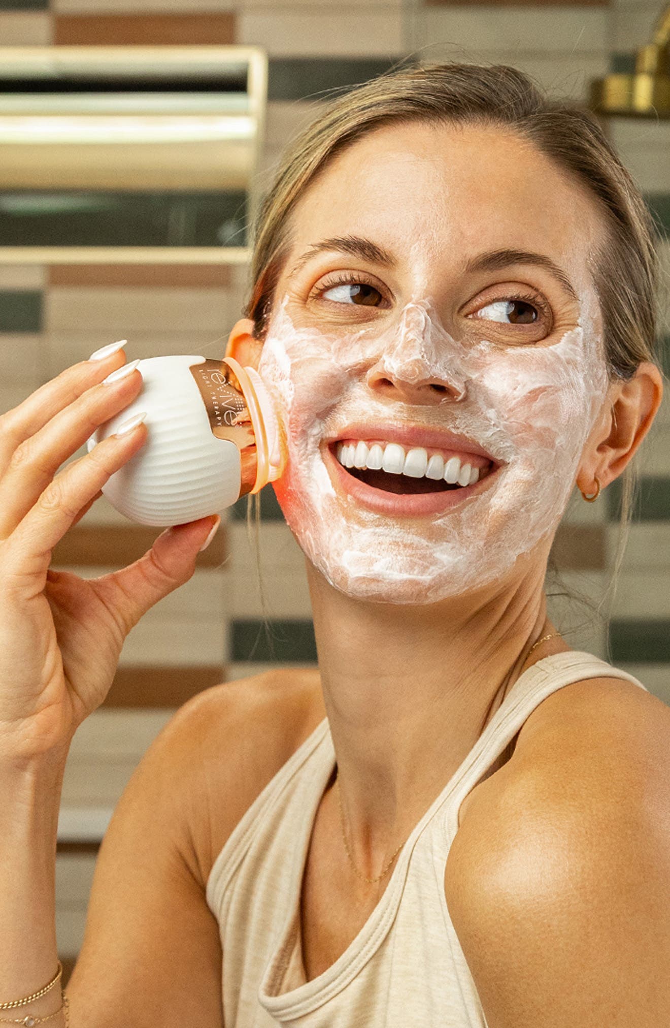 ボディ・フェイスケア SONICHYPER REVIVE LIGHT THERAPY Lux Soniqué Mini LED Sonic Cleansing Device