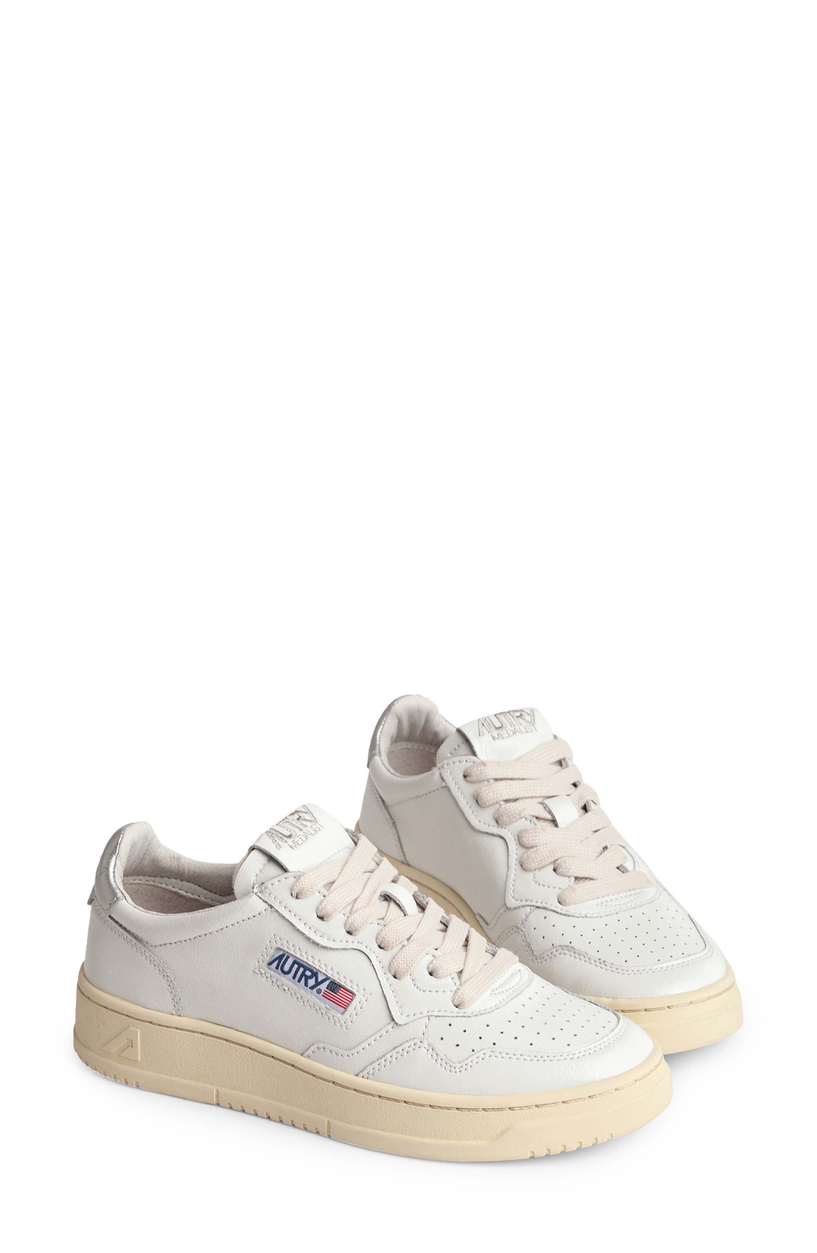 AUTRY Medalist Low Sneaker, Alternate, color, Wht/Sil