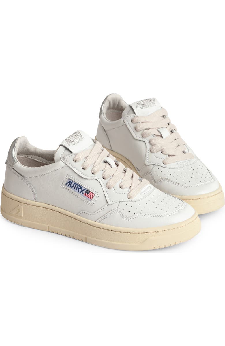 AUTRY Medalist Low Sneaker, Alternate, color, Wht/Sil