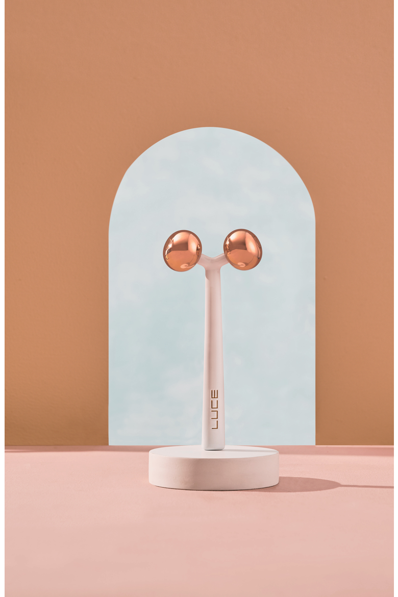 Sculpting and Depuffing Deluxe Face Roller, Alternate, color, GOLD