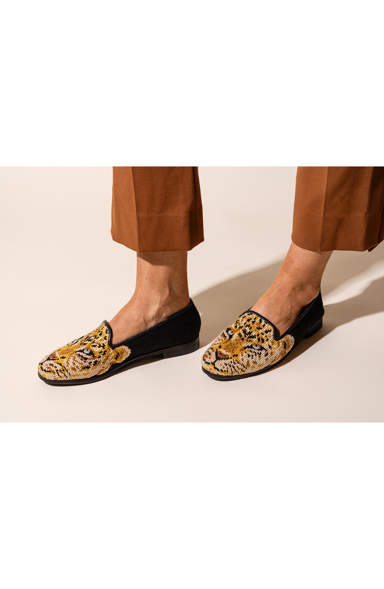 ByPaige BY PAIGE Needlepoint Big Cat Flat, Alternate, color, Black