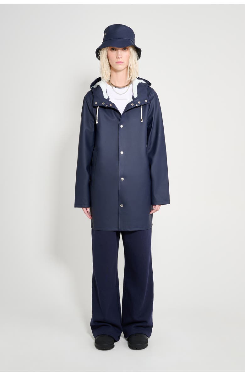 Stutterheim Stockholm Long Sleeve Hooded Raincoat, Alternate, color, Navy
