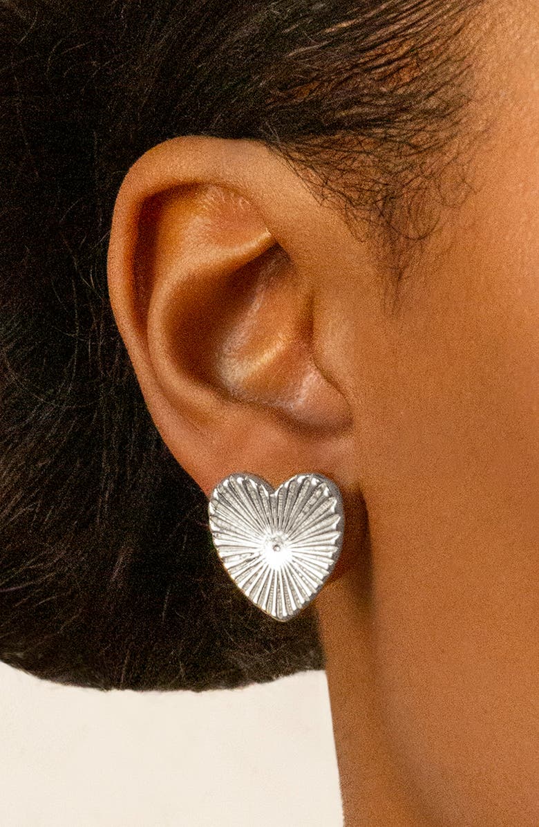 MARLYN SCHIFF Oversize Etched Heart Stud Earrings, Alternate, color, Silver