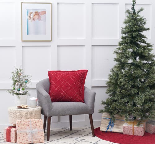 Carol & Frank 54" Elliot Ruby Decorative Premium Christmas Tree Skirt In Red