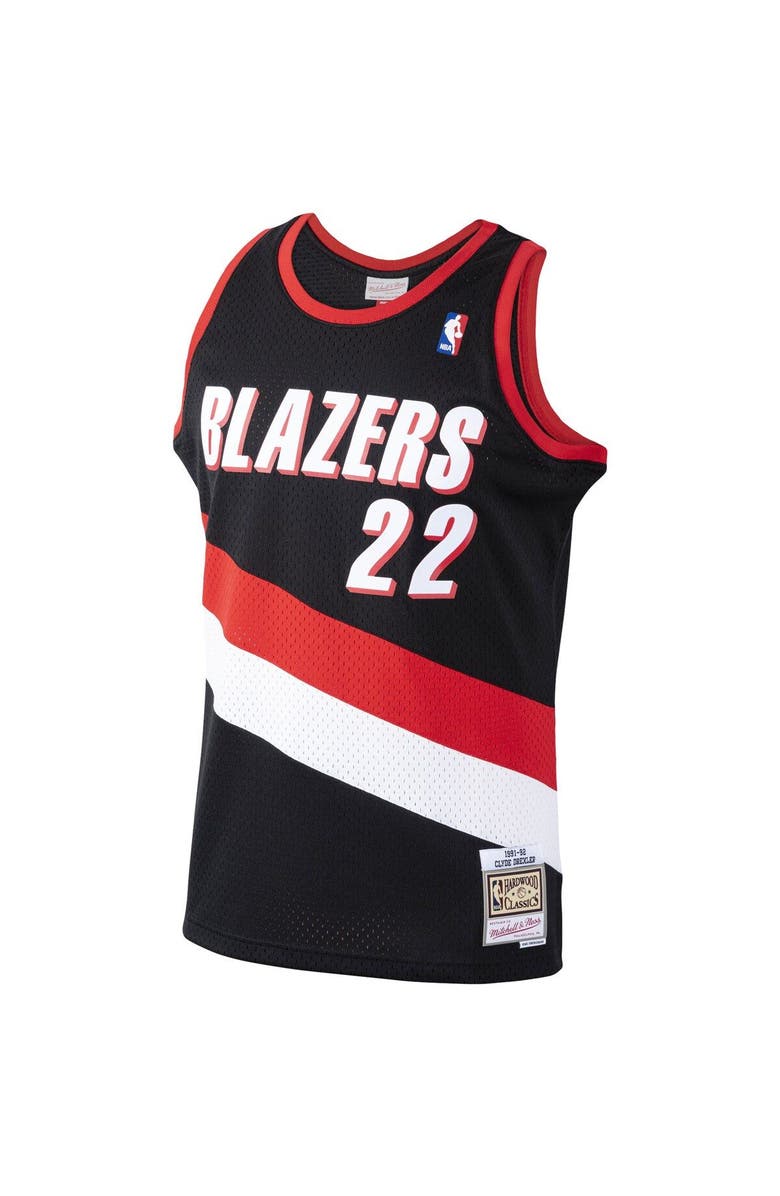 Mitchell & Ness Men's Mitchell & Ness Clyde Drexler Black Portland Trail Blazers 1991/92 Hardwood Classics Swingman Jersey, Alternate, color,
