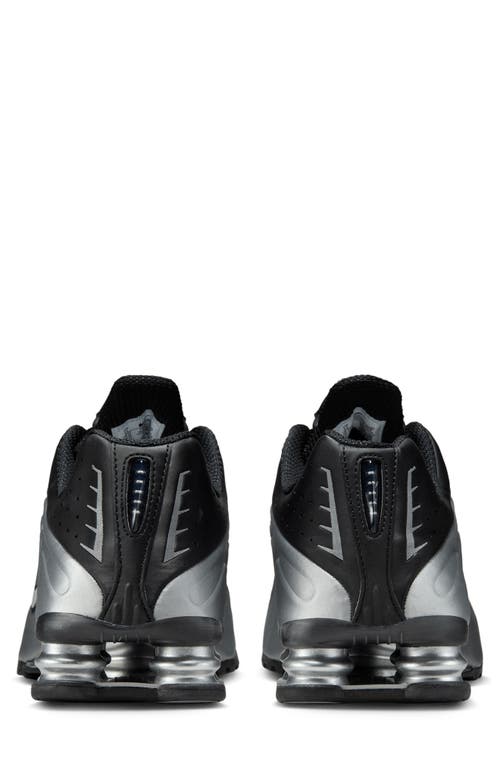 Nike Shox R4 Sneaker In Black