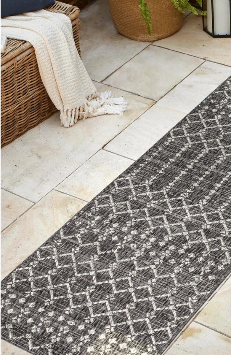 JONATHAN Y Ourika Moroccan Geometric Textured Weave Indoor/Outdoor Area Rug, Alternate, color, Black/Gray
