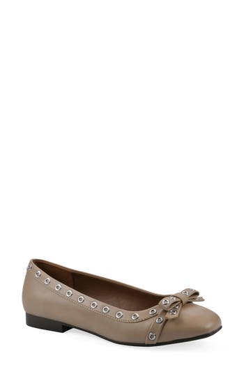 White Mountain Footwear Bodhi Ballet Flat in Sand/Smooth at Nordstrom Rack, Size 6