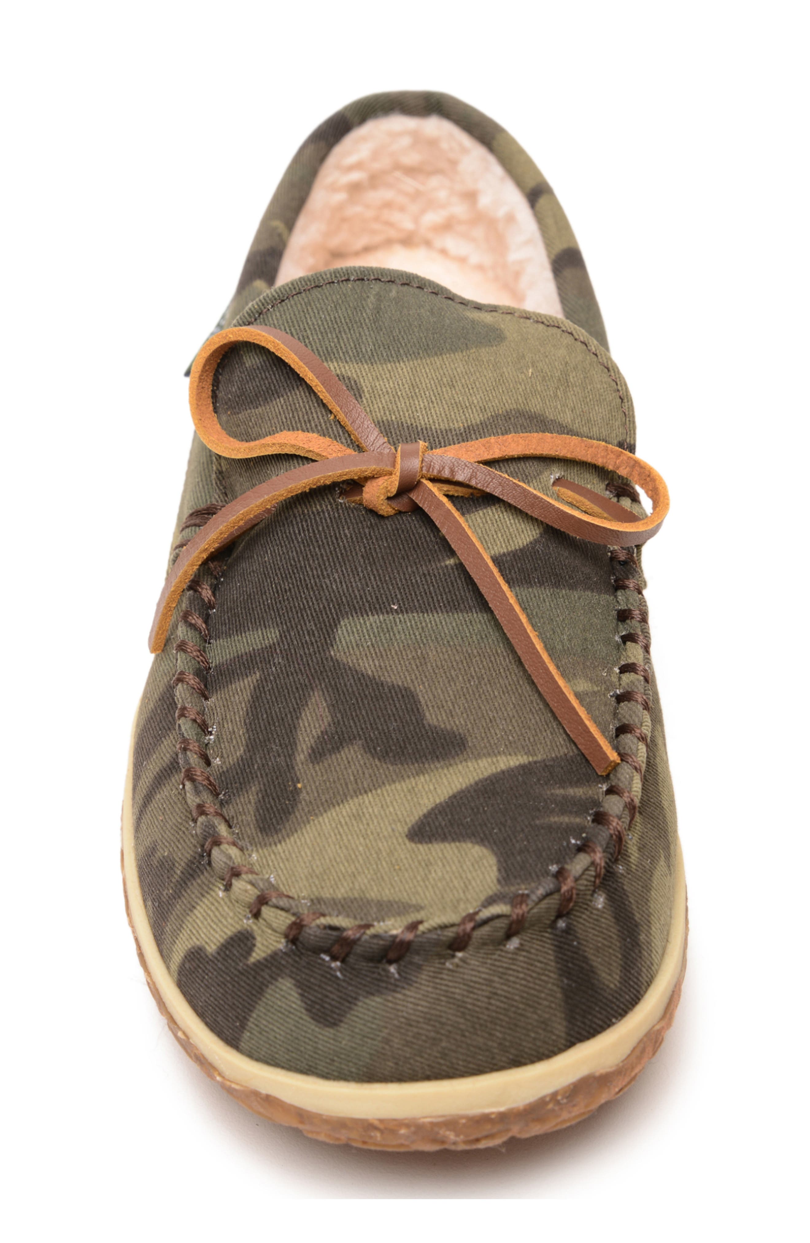 Minnetonka Tomm Faux Shearling Lined Hard Sole Slipper, Alternate, color, 