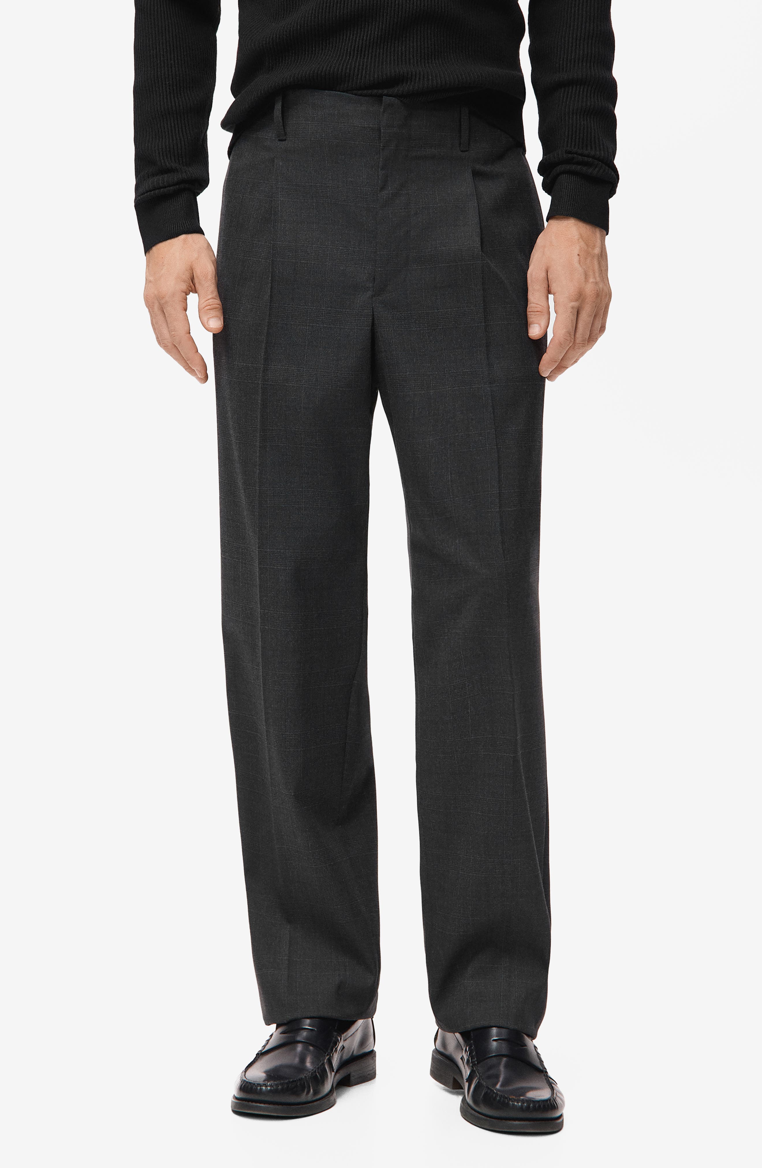 Relaxed Fit Pleated Pants