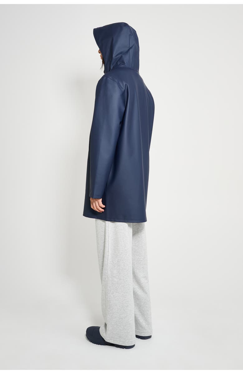 Stutterheim Stockholm Long Sleeve Hooded Raincoat, Alternate, color, Navy